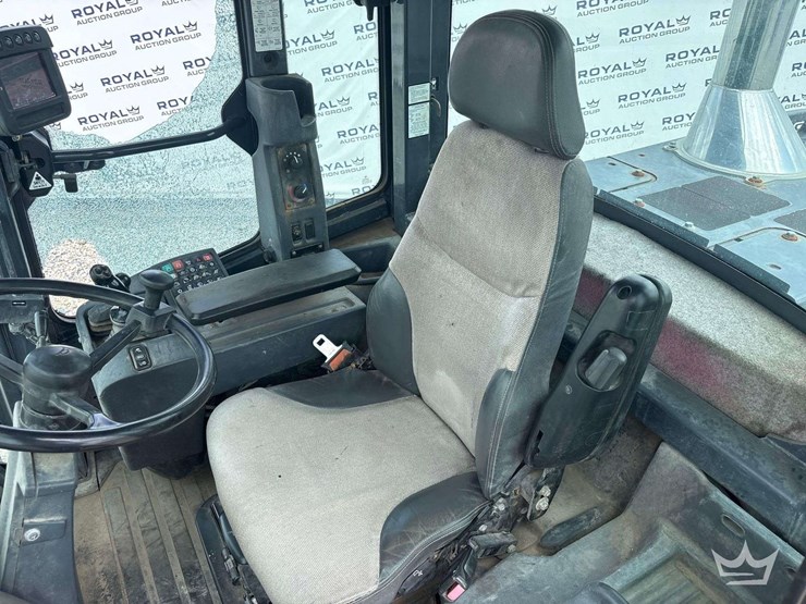 2017-deere-524k-image-15