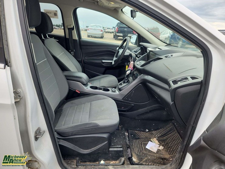 2015-ford-escape-se-image-18