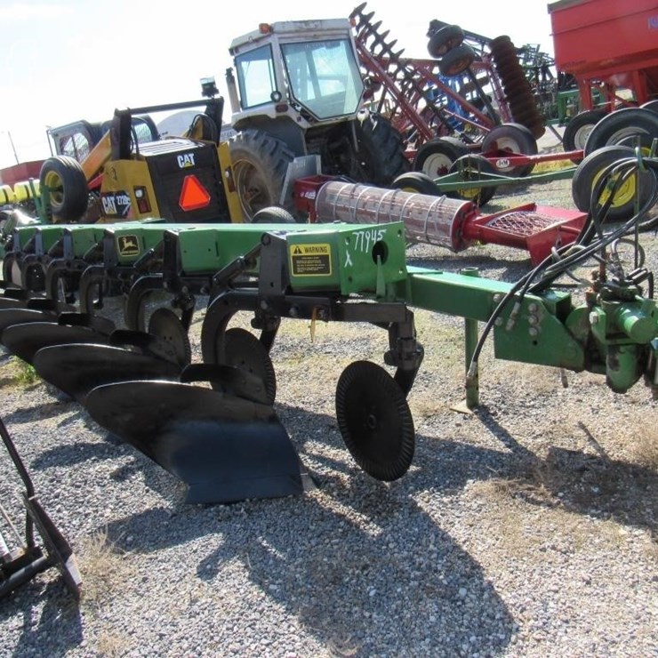 JOHN DEERE 2810