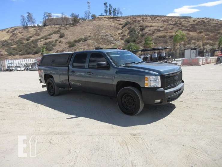 2008-chevrolet-3500-image-2