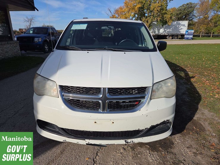 2012-dodge-grand-caravan-sxt-image-8