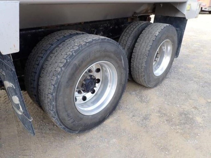2024-western-star-49x-image-49