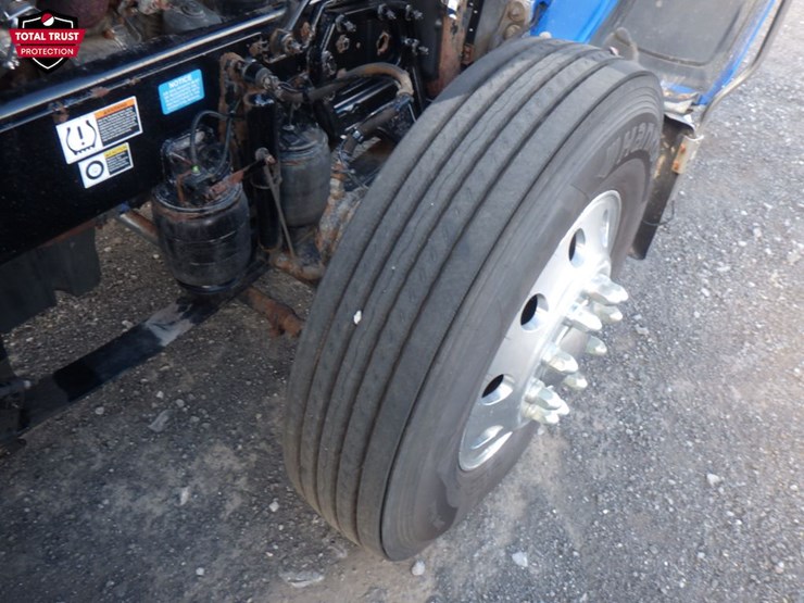 2019-peterbilt-389-image-25