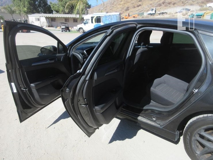 2015-ford-fusion-image-13