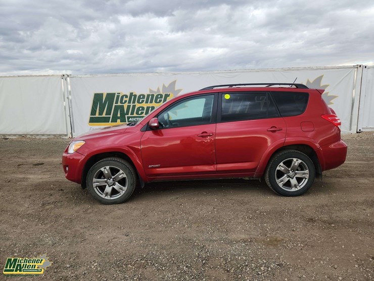 2010-toyota-rav4-image-28