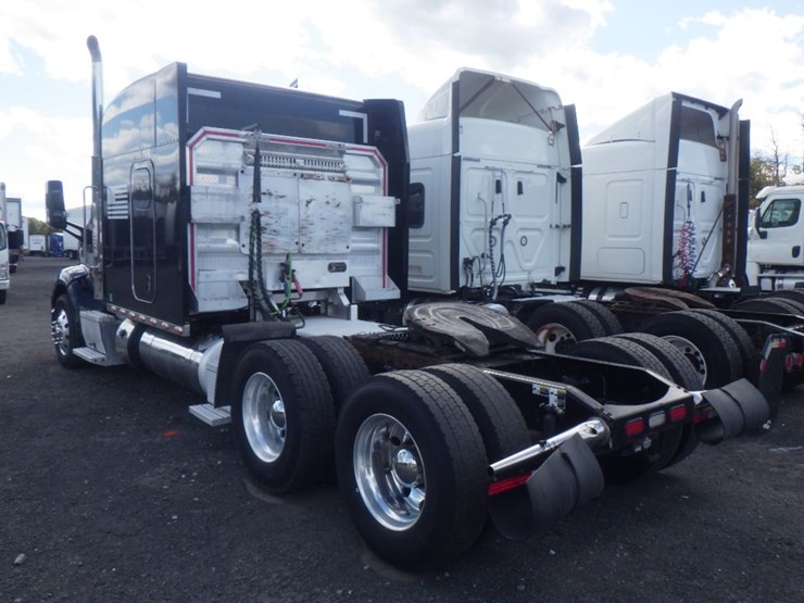 2018-peterbilt-579-image-12