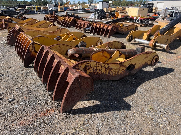 caterpillar-323-image-2