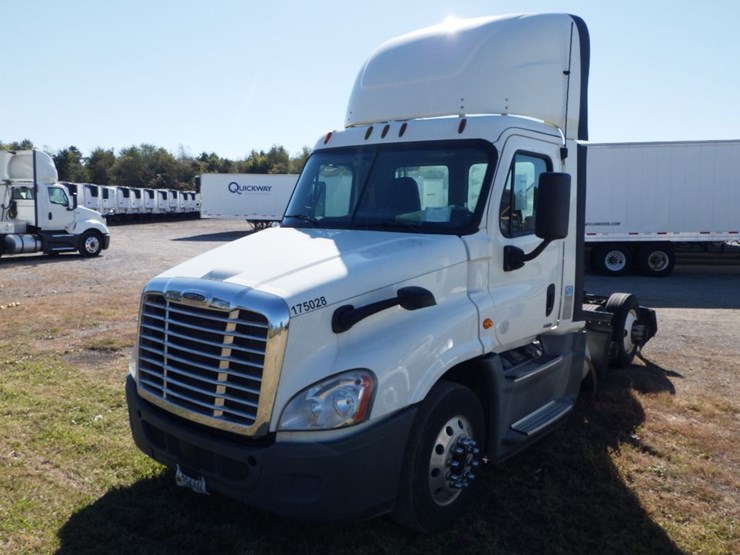 2017-freightliner-cascadia-116-image-1