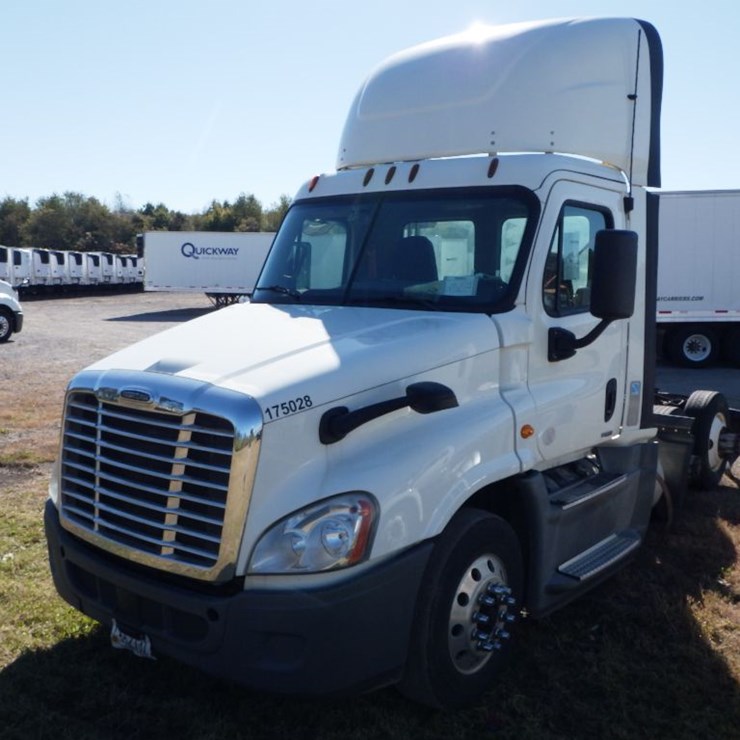 2017 FREIGHTLINER CASCADIA 116