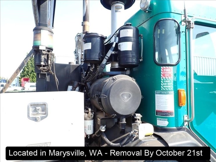 2016-peterbilt-320-image-8
