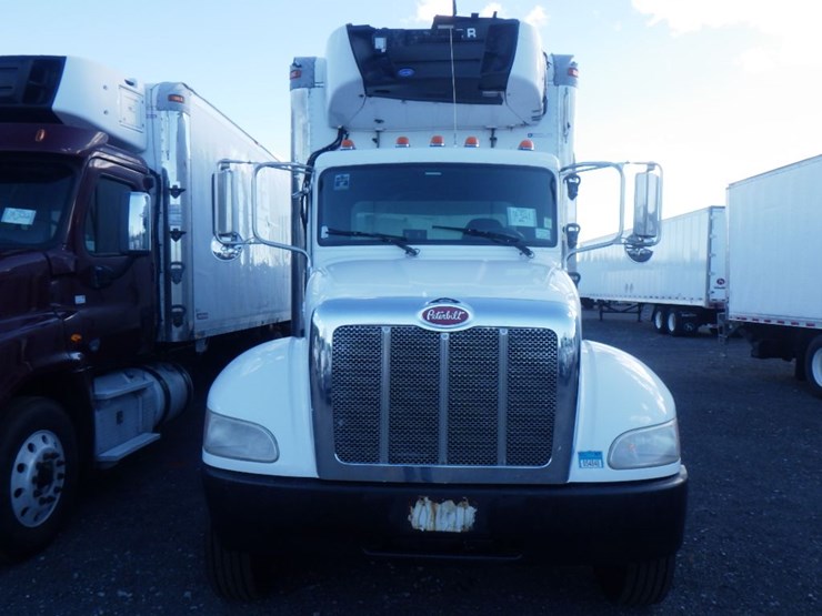 2017-peterbilt-337-image-2