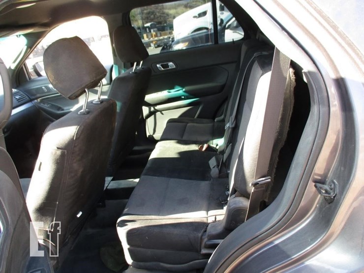2015-ford-explorer-image-8