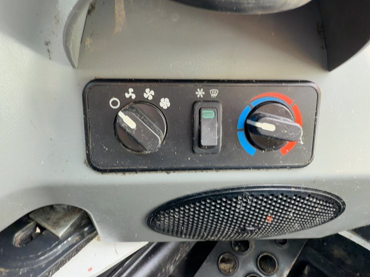 2023-bobcat-t650-image-20