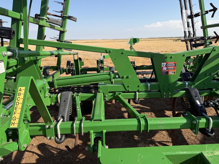2023-john-deere-2430-image-8