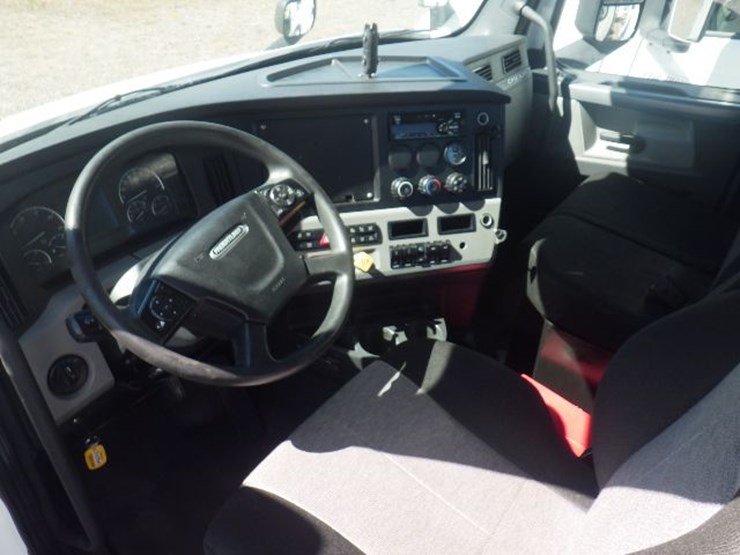 2021-freightliner-cascadia-116-image-15
