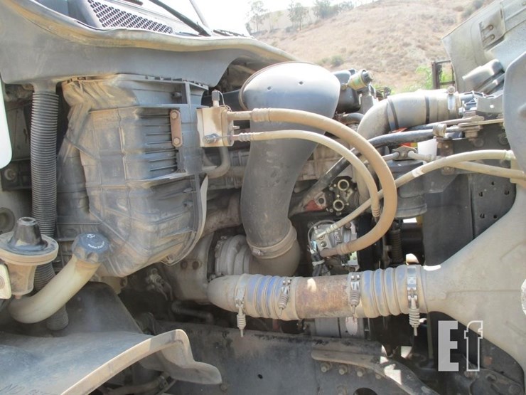 2012-freightliner-cascadia-113-image-5
