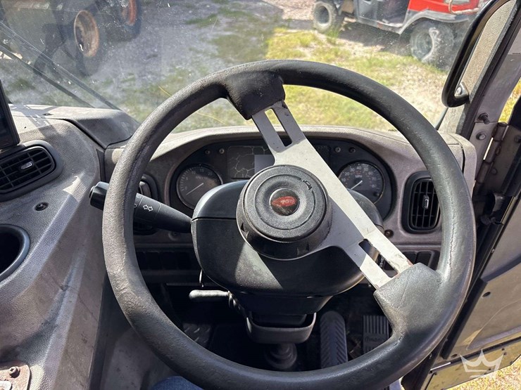 2019-peterbilt-520-image-17