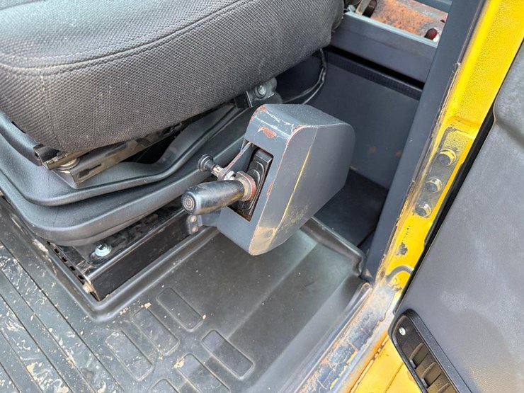 komatsu-hm350-2-image-46