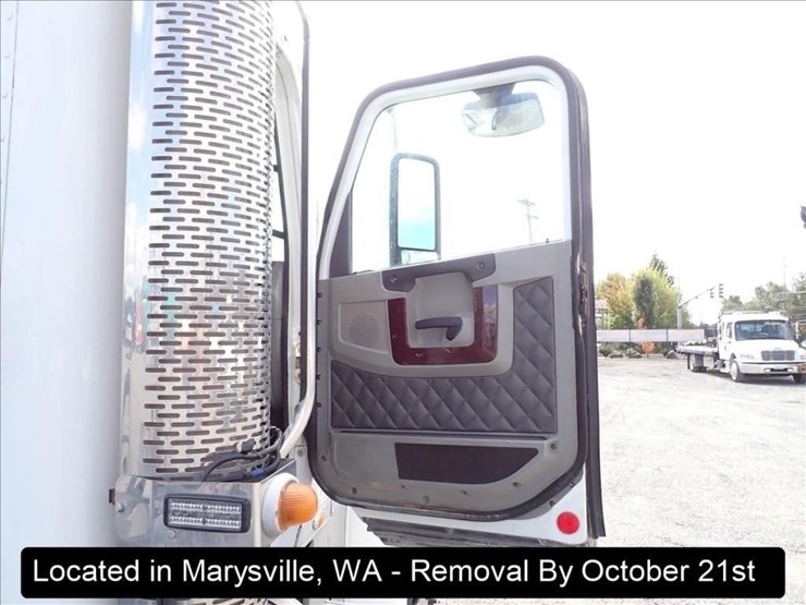2013-freightliner-coronado-image-8