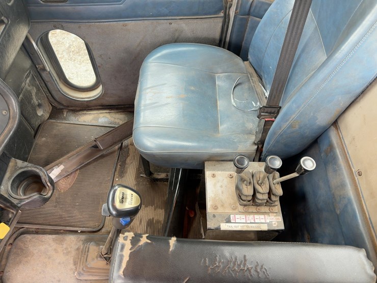 2004-peterbilt-357-image-34