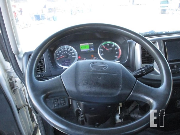 2012-hino-268-image-13
