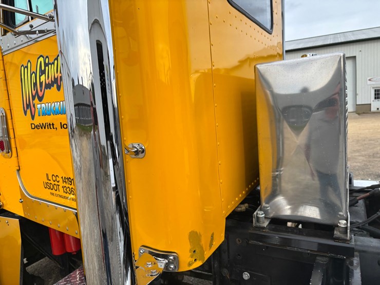 1982-peterbilt-359-image-15