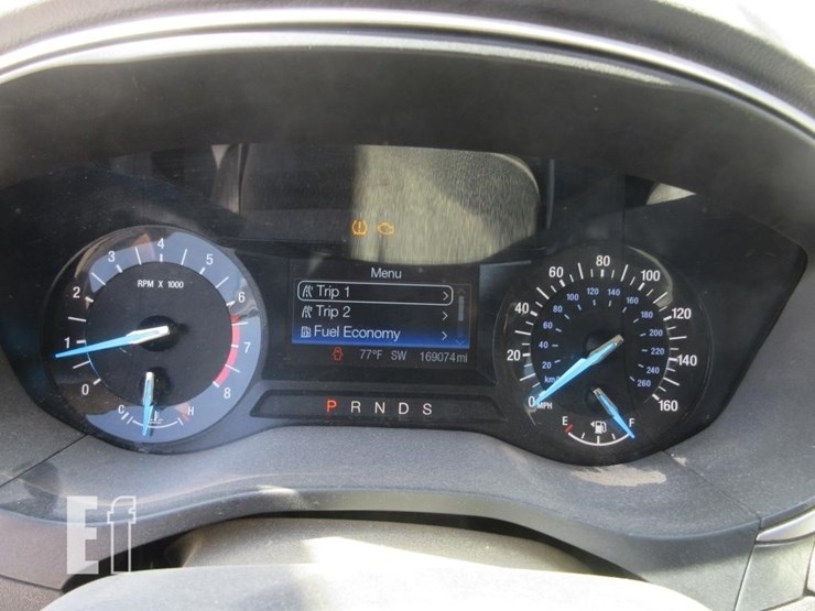 2016-ford-fusion-se-image-9