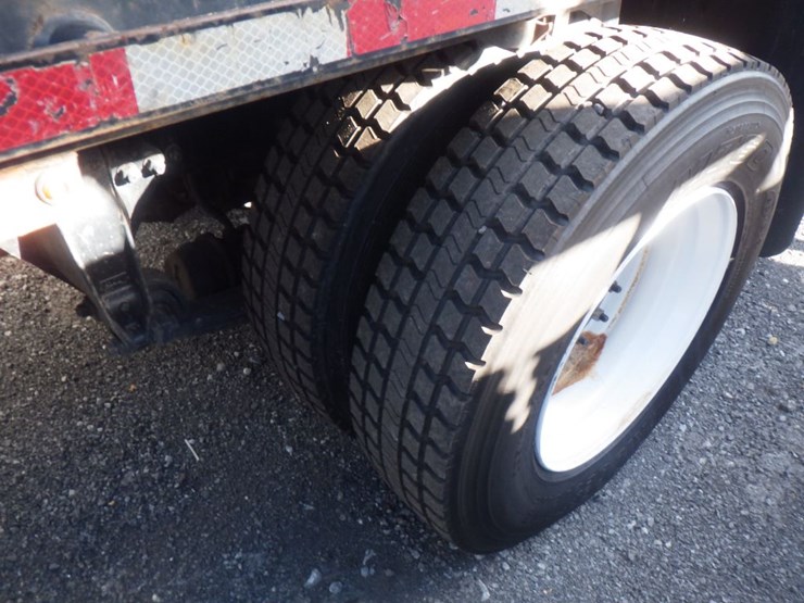 2020-freightliner-m2-106-image-8
