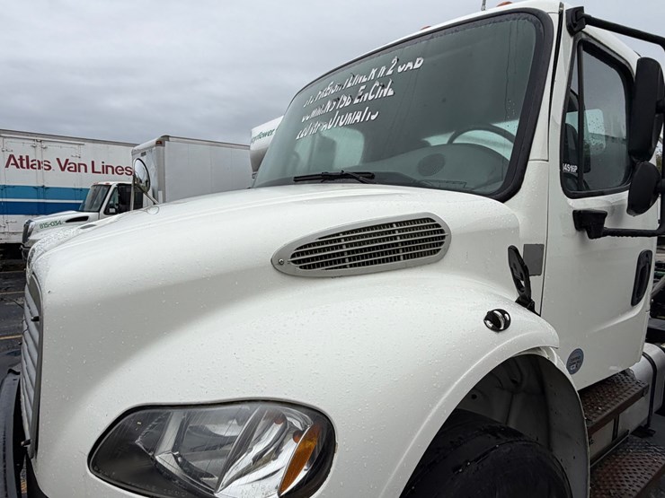 #1667-•-2016-freightliner-m2-cab-and-chassis-image-10