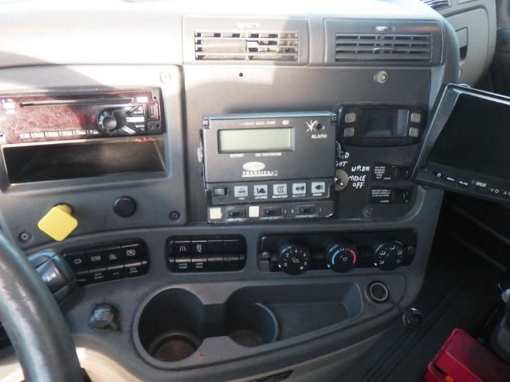 2018-freightliner-cascadia-113-image-16