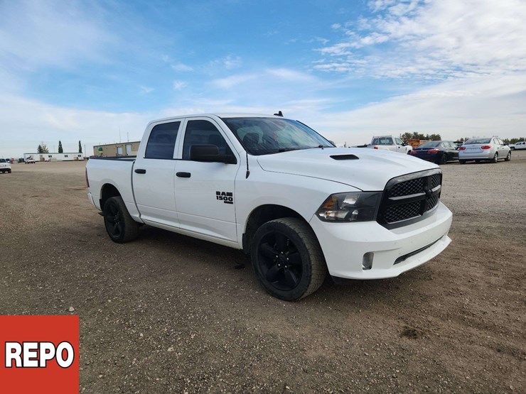 2022-ram-1500-classic-image-2