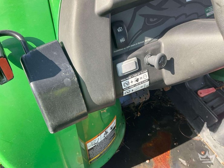 2022-john-deere-gator-image-10