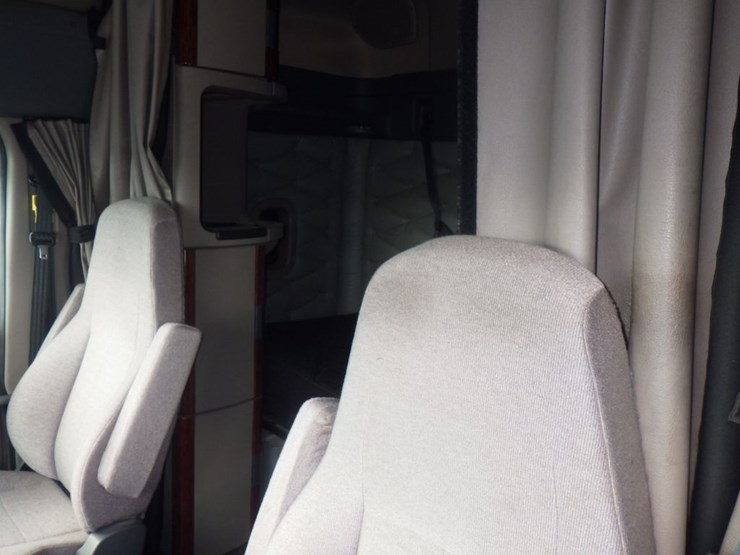 2018-freightliner-cascadia-125-image-19