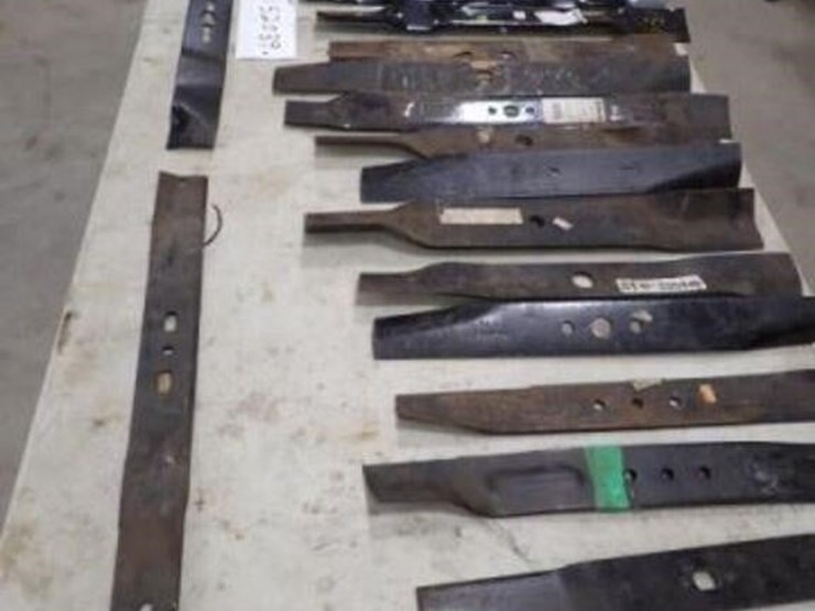 qty-of-assorted-lawn-mower-blades-image-3