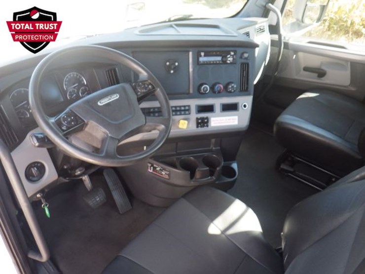 2022-freightliner-cascadia-126-image-15