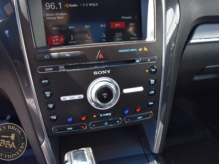 2018-ford-explorer-image-27