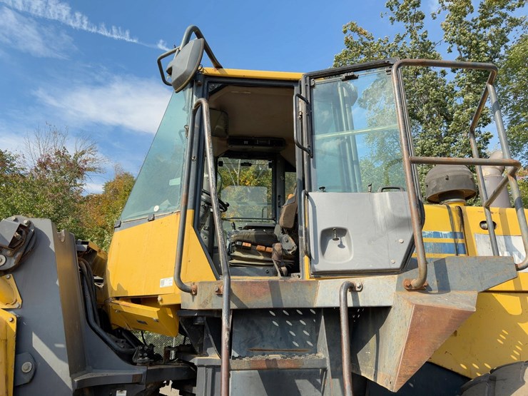 2010-komatsu-wa500-6-image-22
