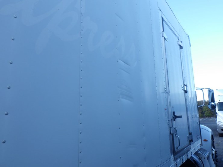 2017-peterbilt-337-image-10