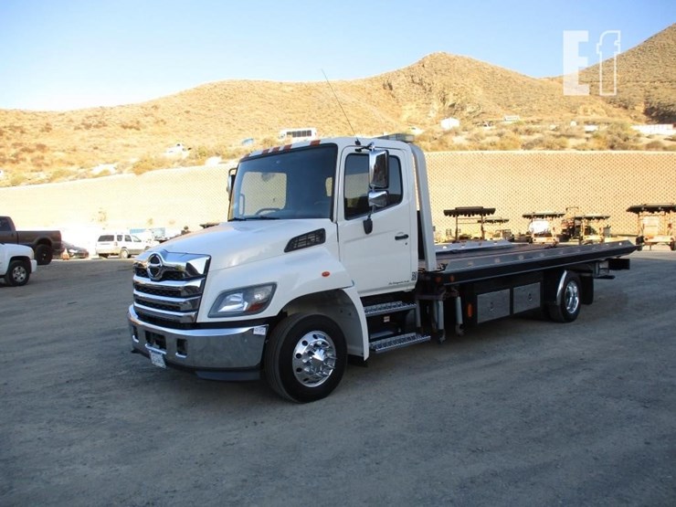 2012-hino-268-image-1