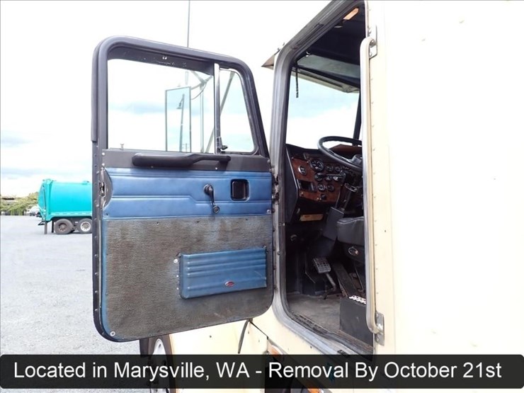 1993-peterbilt-378-image-57