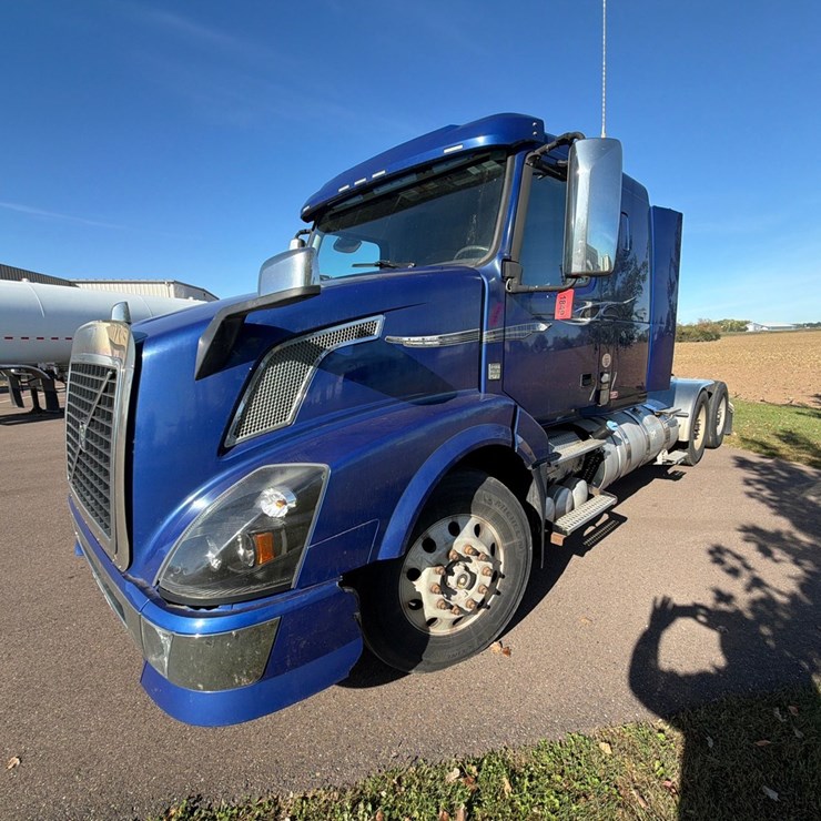 #1849 • 2015 Volvo VNL62 Sleeper Cab Truck Tractor