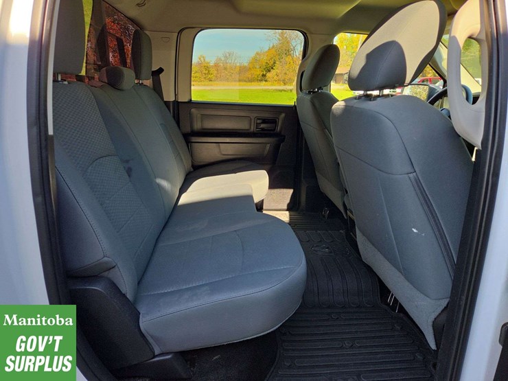 2015-dodge-1500-image-26