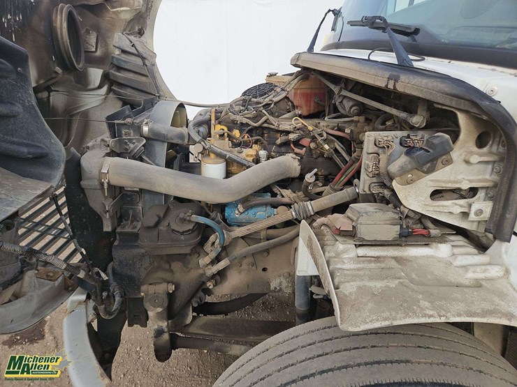 2005-freightliner-m2-106-image-33