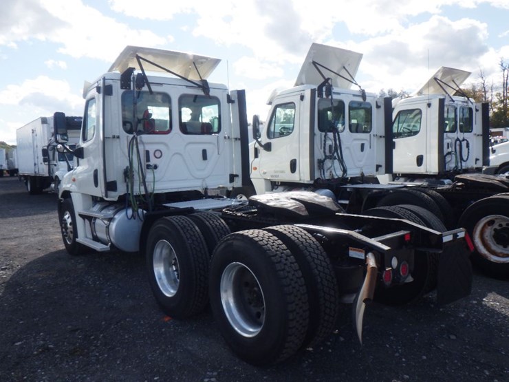 2018-freightliner-cascadia-125-image-11