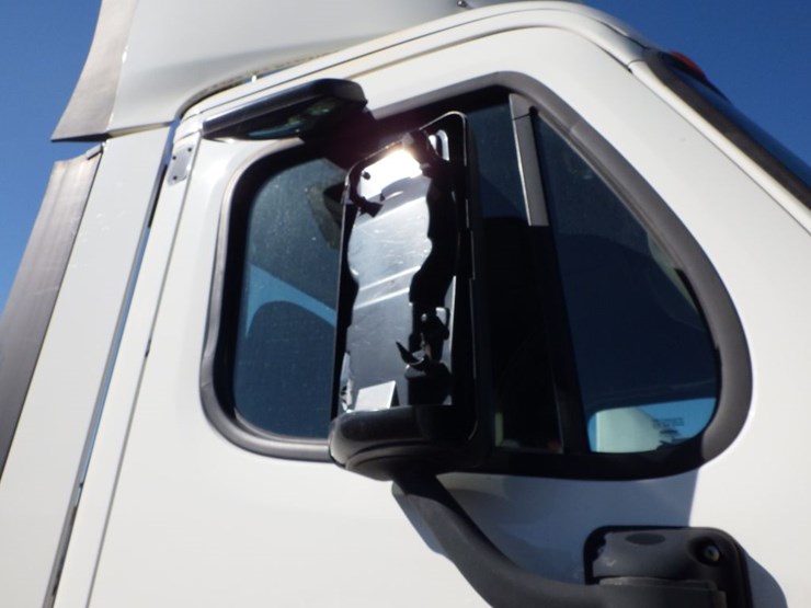 2017-freightliner-cascadia-116-image-6