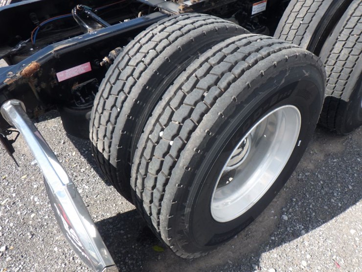 2022-western-star-5700xe-image-8