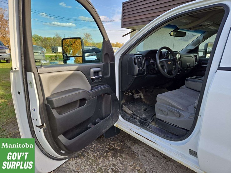 2015-chevrolet-silverado-1500-image-15