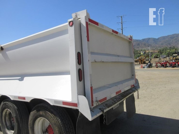 2013-freightliner-cascadia-125-image-25