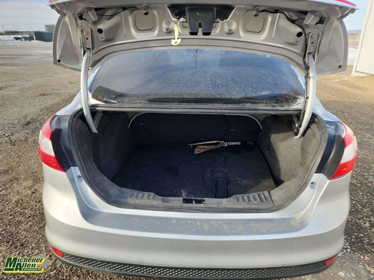 2012-ford-focus-se-image-15