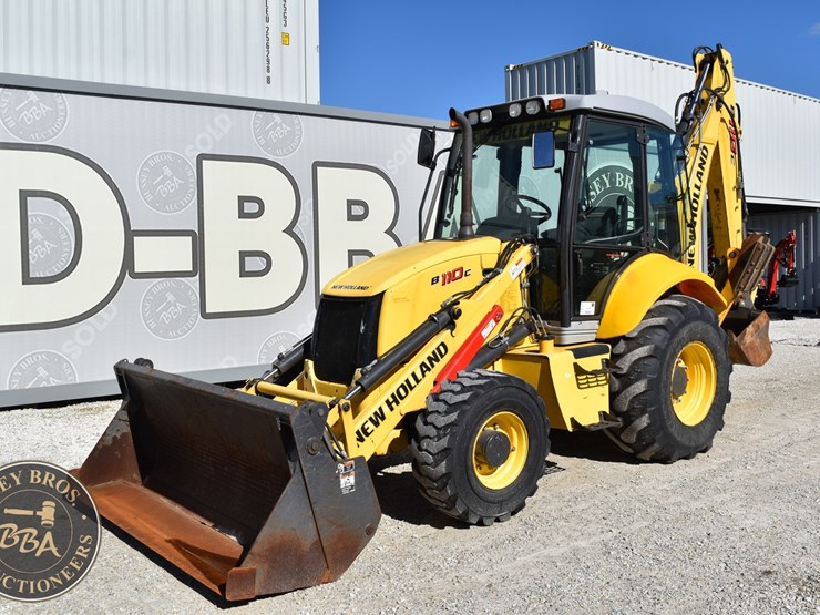 2013-new-holland-b110c-image-1